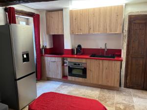 Η κουζίνα ή μικρή κουζίνα στο Mas du Bouc