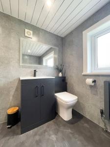 Koupelna v ubytování The Retreat, Cosy 1 Bed Cottage, Town Centre Location + 26 fotografií