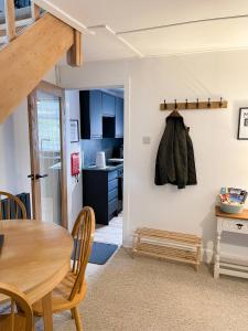 Kuchyň nebo kuchyňský kout v ubytování The Retreat, Cosy 1 Bed Cottage, Town Centre Location