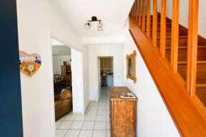 Η κουζίνα ή μικρή κουζίνα στο Spacious house of 100 m with a beautiful garden