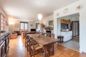 a kitchen and living room with a table and chairs at Villa Delb in Arthez-dʼAsson