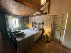 a bedroom with a bed and a window and a door at Villa vacances les 3 Restanques in Ollioules +33 photos