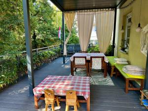 Balkón nebo terasa v ubytování Top Wohnung in Stadtvilla mit Terrasse und Garten