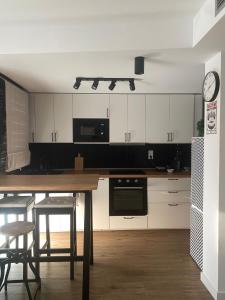 a kitchen with a table and chairs and a clock at Casa Pilar in Sos del Rey Católico