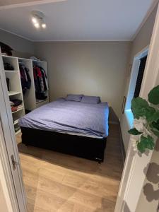 Ένα ή περισσότερα κρεβάτια σε δωμάτιο στο Nice apartment in Osundet