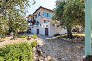 Το κτήριο όπου στεγάζεται  η βίλα