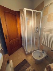 a bathroom with a shower and a toilet and a sink at Corte del Vigneto in Montemagno