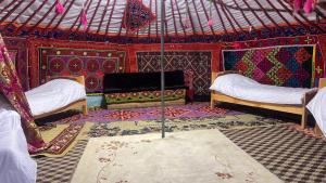 Ένα ή περισσότερα κρεβάτια σε δωμάτιο στο altai mount guest house