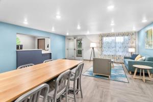 Η κουζίνα ή μικρή κουζίνα στο WoodSpring Suites Elkhart