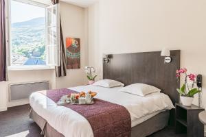 Postel nebo postele na pokoji v ubytování HI Brides-les-Bains + 2 fotografie