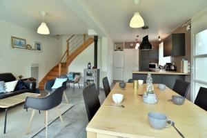 Nhà bếp/bếp nhỏ tại Rose des vents - Wifi - Jardin - St Malo +10 ảnh