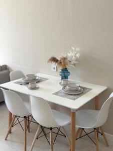Khu vực ghế ngồi tại Tandau Apartment +11 ảnh