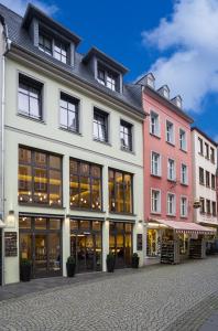 a large building with many windows on a street at Weingut & Gästehaus Schmitz-Bergweiler in Bernkastel-Kues