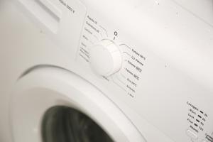 een afsluitbare wasmachine bij Corte Cosi&Mia Centro storico in Gallipoli