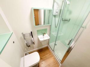 Phòng tắm tại Harford House Studios 25 - Hopewell