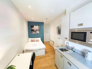 Nhà bếp/bếp nhỏ tại Harford House Studios 25 - Hopewell