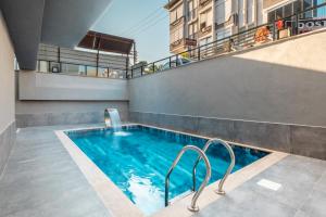 a swimming pool in the middle of a building at Rose 6 Comfort living at Cleopatra in Alanya