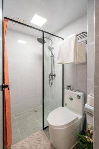 a bathroom with a toilet and a shower at Westlands Nairobi, Marina Bay, 1 Bedroom Apartment, Swimming Pool, Gym, Workspace, JW Homes in Nairobi