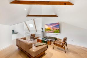 a living room with a couch and chairs at Beverly Tree House in Los Angeles