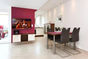 Kuchyň nebo kuchyňský kout v ubytování Meckis Panorama-Suiten in der Residenz Waterkant