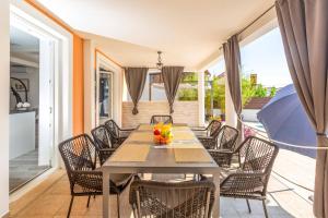 Et opholdsområde på Villa Melani Vita by Villa Plus