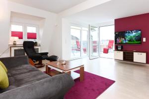 TV a/nebo společenská místnost v ubytování Meckis Panorama-Suiten in der Residenz Waterkant