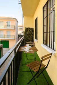 Μπαλκόνι ή βεράντα στο APT-Inside the Wall-Family,Games,Relax,History
