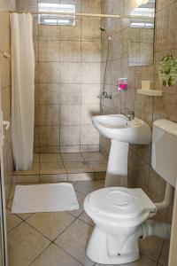 Koupelna v ubytování Marcos + 53 fotografií