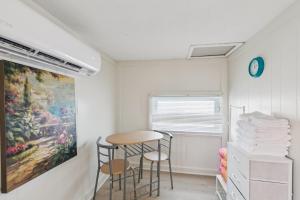 Billede fra billedgalleriet på Dave's Last Resort - Poolside Cabin 4 Hotel Room i Monticello