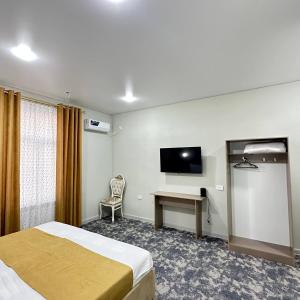 Μια τηλεόραση ή/και κέντρο ψυχαγωγίας στο Boulevard Hotel Khiva