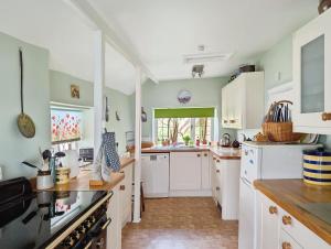 Η κουζίνα ή μικρή κουζίνα στο Ye Olde Cottage