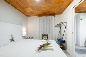 Ένα ή περισσότερα κρεβάτια σε δωμάτιο στο Casa do Ninho