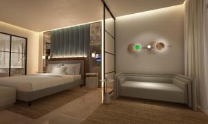 Una habitación de hotel con una cama y una ventana. en Grand Sunset Princess - All Inclusive, en Playa del Carmen 108 fotos más