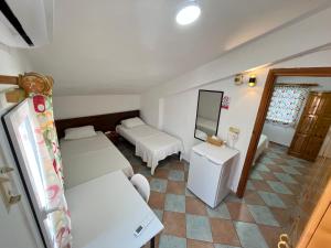 TV a/nebo společenská místnost v ubytování Kaptan Pansiyon