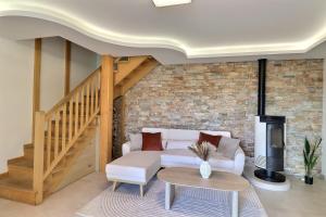 Χώρος καθιστικού στο Altinea - Family Home with Infinity Pool +21 φωτογραφίες
