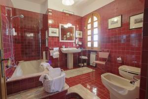 Ένα μπάνιο στο Villa Diana +38 φωτογραφίες
