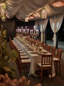 Εστιατόριο ή άλλο μέρος για φαγητό στο Therme - Corbeanca by The Lake Luxury Villa +77 φωτογραφίες