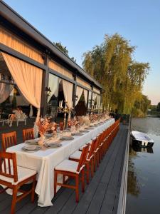 Εστιατόριο ή άλλο μέρος για φαγητό στο Therme - Corbeanca by The Lake Luxury Villa