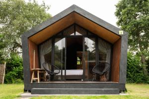 Taman di luar Tenthuisje in het groen, een suite met eigen badkamer