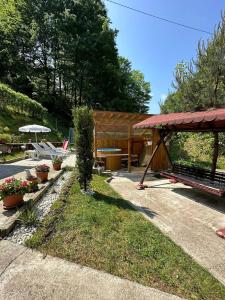 a garden with a picnic table and a pavilion at cabana din vale in Gara Piatra Craiului +19 photos