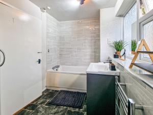 Photo de la galerie de l'établissement The Cove, à Solihull