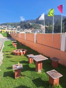 En generel udsigt til bjerge eller udsigt til bjerge taget fra pensionatet