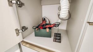 a room with a door with a bag and cables at Apt Afeto Pomerode in Pomerode