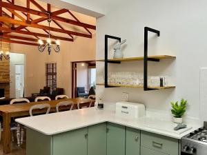 Nhà bếp/bếp nhỏ tại Panoramic @ Gino's +12 ảnh