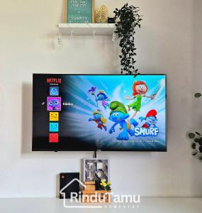 Et tv og/eller underholdning på RinduTamu Homestay