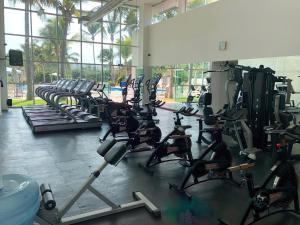 a gym with rows of exercise bikes and treadmills at Departamento Mayan Lakes T11 - Albercas, club de playa, tenis, pádel y más in Acapulco
