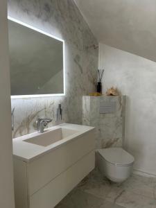 Un baño de Sakalo apartamentai 13 fotos más