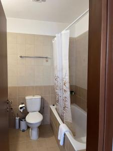 Ванная комната в Yasemin One Bedroom Apartment, No 202 - by IMH Travel & Tours