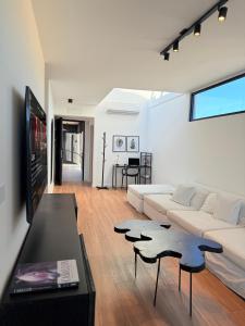 TV a/nebo společenská místnost v ubytování Live Soho Boutique Apartments Devoto