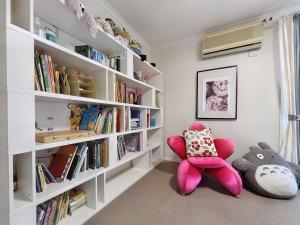 Gallery image of No 58 Bright & Spacious 4-Bedroom Home in Doncaster